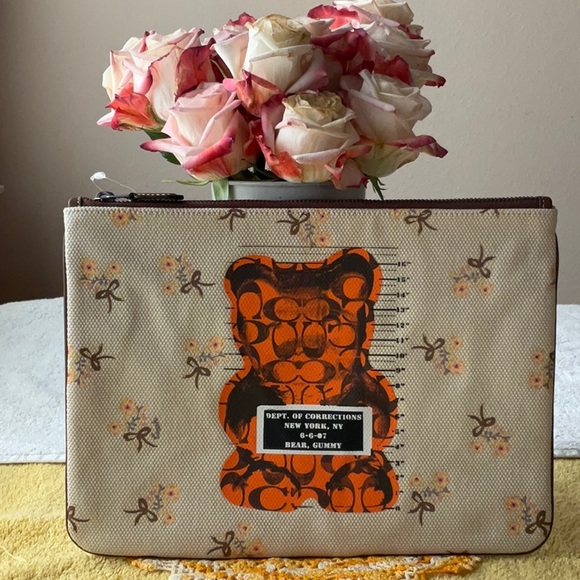 🐻 COACH WRISTLET 30 WITH VANDAL GUMMY 🐻 NWT 🐻 - Picture 8 of 16
